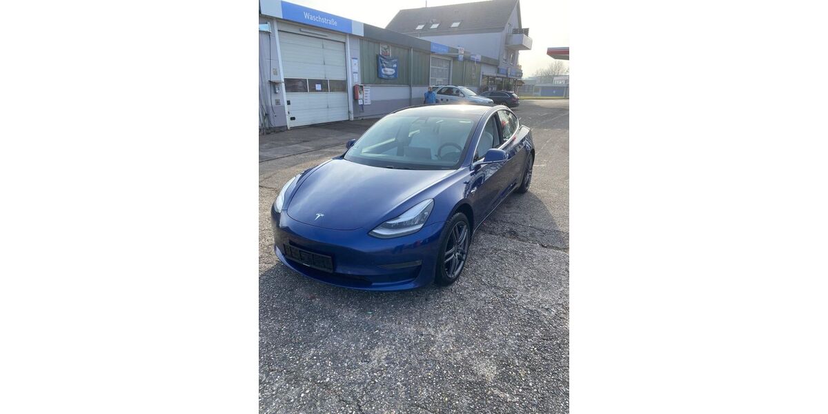 Tesla Model 3 181.303 km 18.900 &euro; Abstatt 74232