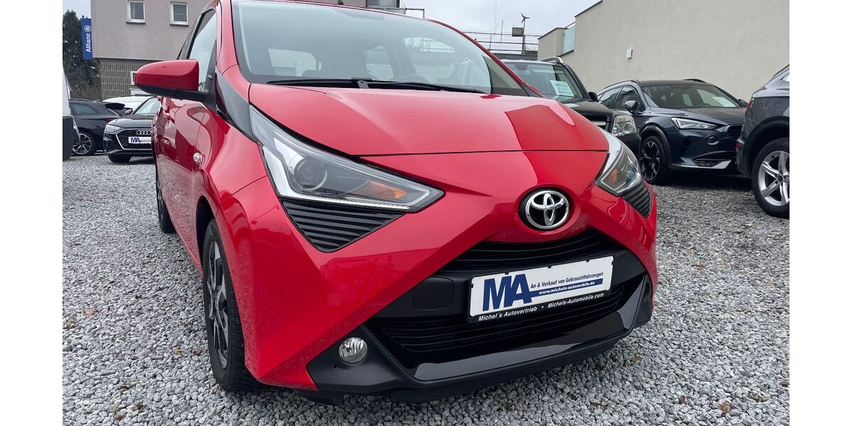 Toyota Aygo (X) 61.270 km 12.900 &euro; Markgroningen 71706