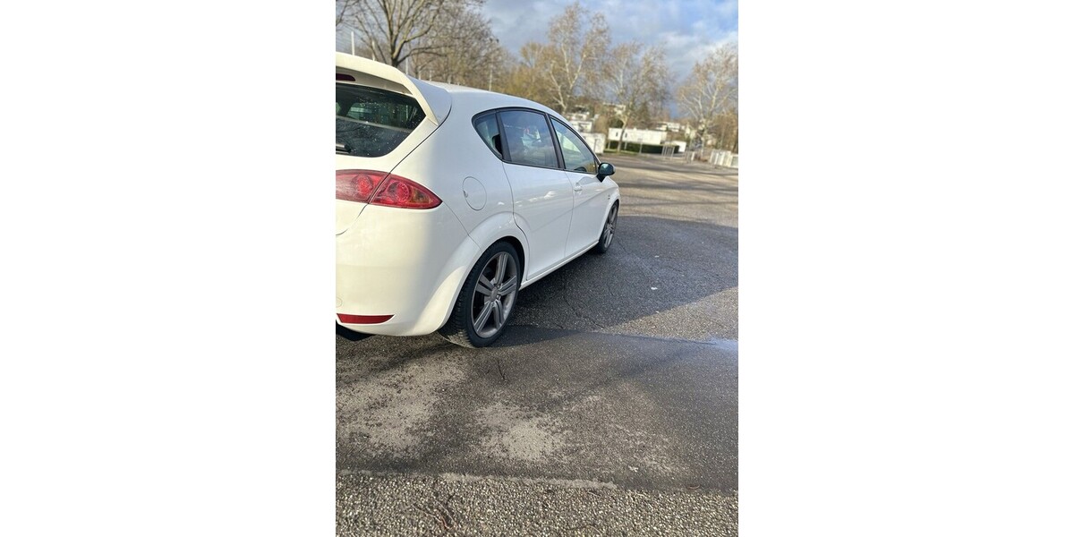 Seat Leon 171.878 km 6.299 &euro; Güglingen 74363