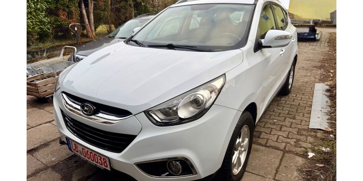 Hyundai ix35 99.502 km 7.990 &euro; Sachsenheim 74343