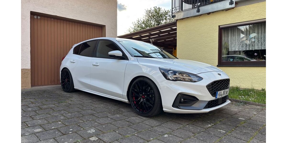 Ford Focus 89.900 km 19.999 &euro; Kürnbach 75057