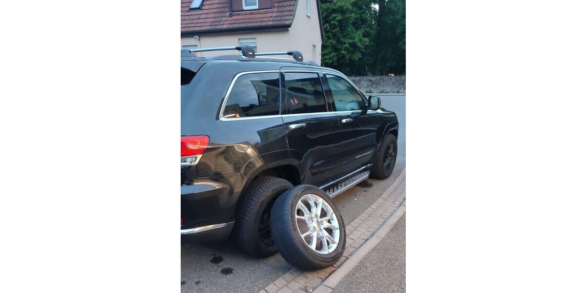 Jeep Grand Cherokee 198.000 km 17.999 &euro; Sachsenheim 74343