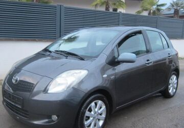 Toyota Yaris 251.000 km 2.290 &euro; Öhringen-Cappel 74613
