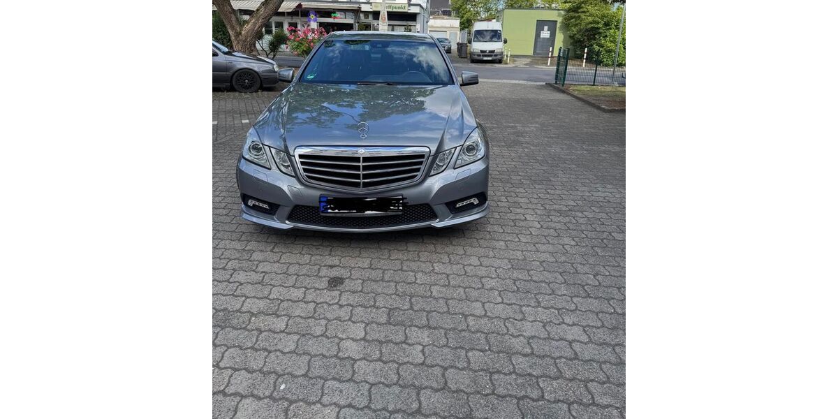 Mercedes-Benz 220 106.298 km 17.200 &euro; Heilbronn 74081