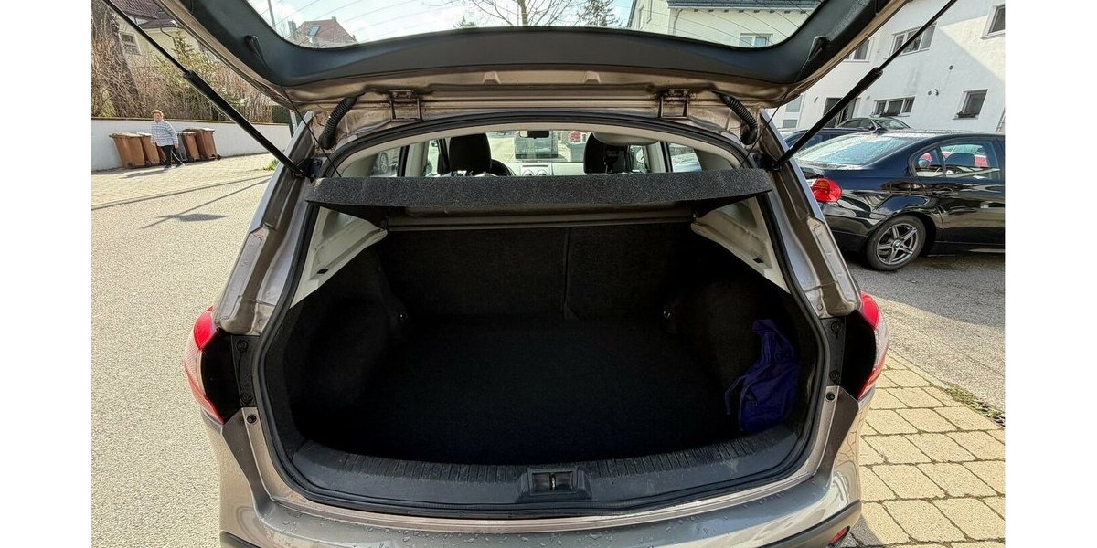 Nissan Qashqai Acenta 4X4 1. Hand AHK 100.000 km 7.490 &euro; Neckarsulm 74172